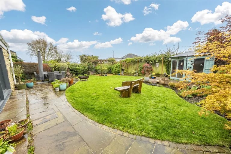 Here are also further seating areas and a summer house.
