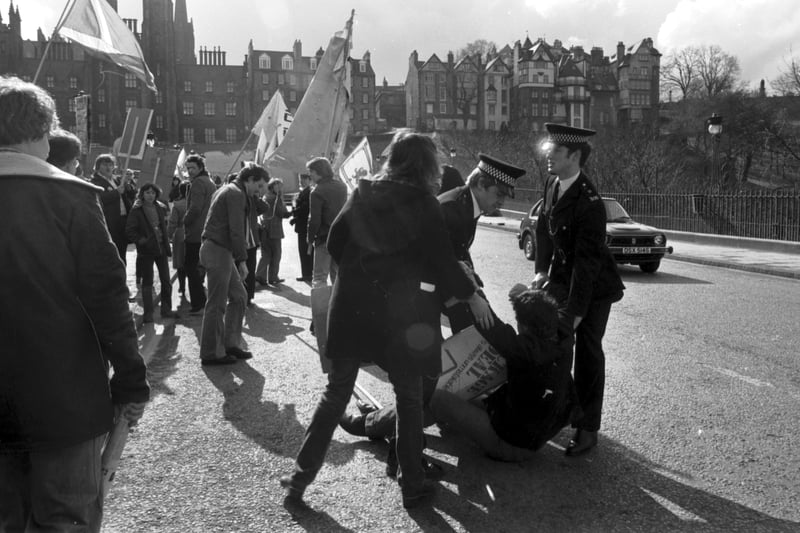 Police move in on supporters at The Mound in Edinburgh during an SNP rally in April 1979.