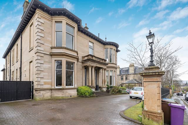 What is it? Three-bedroom upper-duplex apartment set in a grand sandstone villa. Ornate period features abound in the 2,300 sq-ft home, which has been decorated to an exceptional standard.