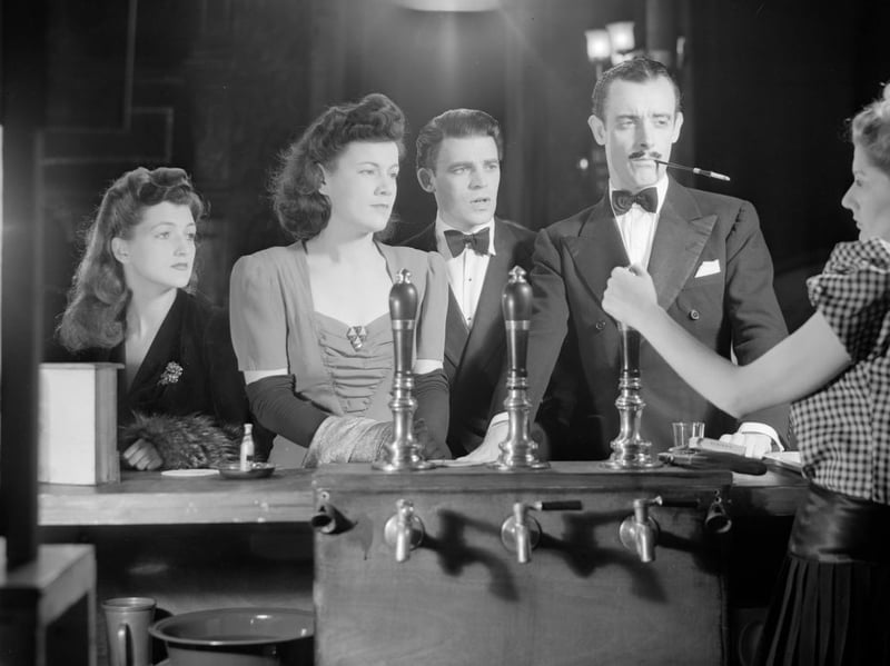 November 1939:  'Saloon Bar' at Wyndhams Theatre in London.  (Photo by Denis De Marney/Hulton Archive/Getty Images)