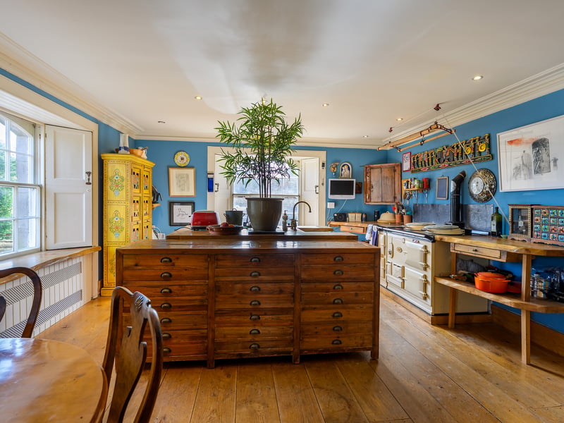 Easter Campsie Farmhouse is less than a half-hour drive to Perth and is close to the dramatic Cairngorm mountains, offering a variety of thrilling outdoor sports.