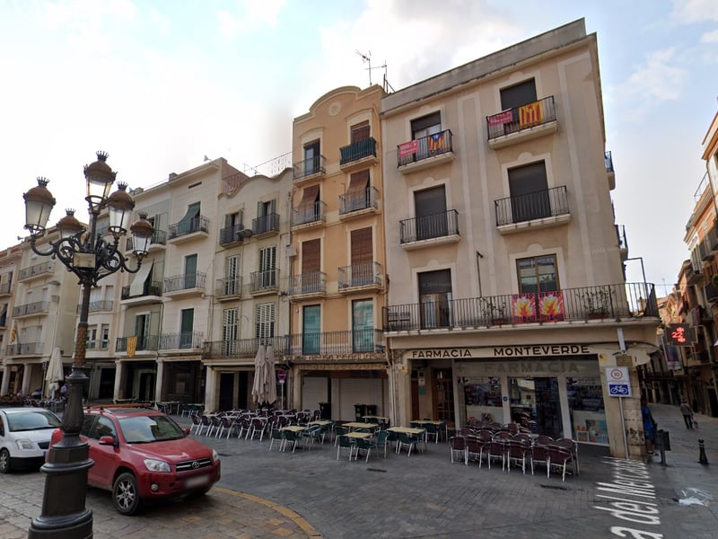 Enjoy cosy alleyways and small boutiques in Reus with flights from £39.
