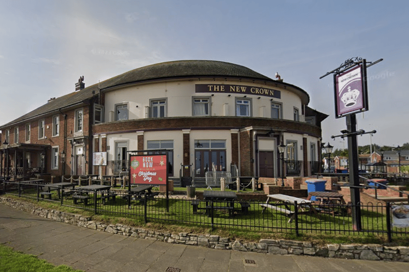 The New Crown is another seafront facing pub, which sits at the finish line of the Great North Run. Located on Mowbray Road, the large pub has an outdoor seating area at the front of the venue. The New Crown has a Google rating of 4.2.