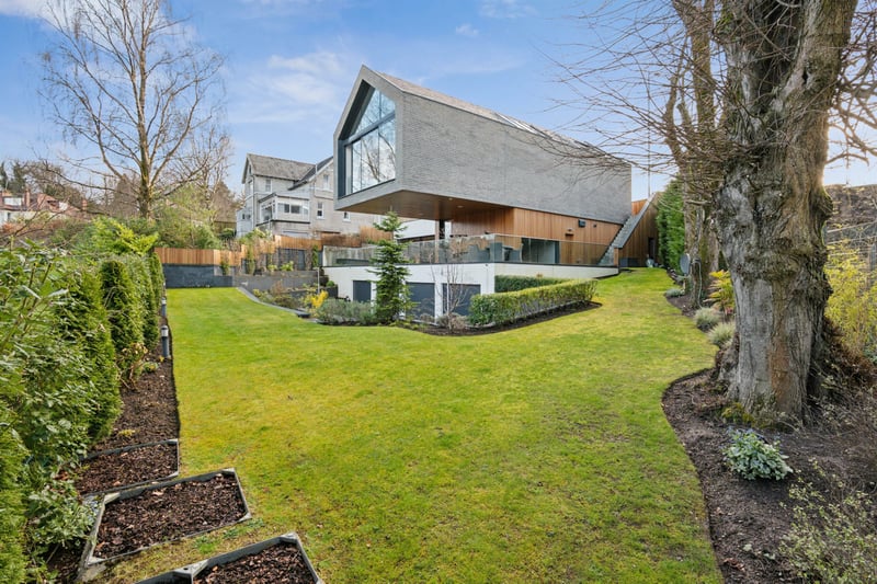Architect designed garden and fully landscaped with mature planting.