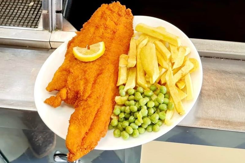 The Coronation Restaurant have been serving the people of Glasgow's East End and beyond fish and chips since 1939.  Given they've been frying up traditional chippie scran for 85 years now, you know you're in for a great supper.