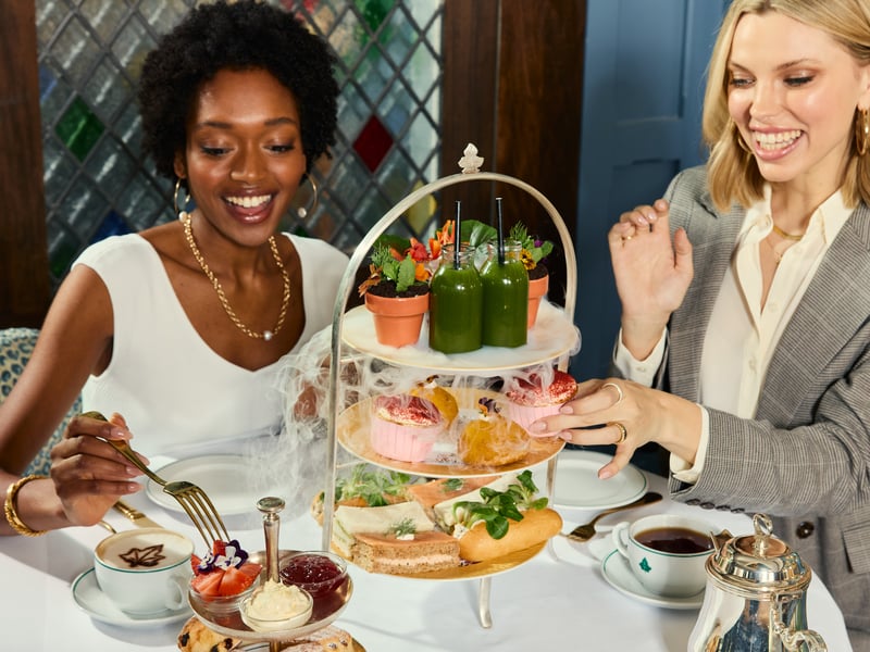 The Ivy, located in Victoria Quarter, has a rating of 4.4 stars from 1,778 Google reviews and is one of the top-rated places for afternoon tea. A customer at this restaurant said: “Loved this cute location for an afternoon tea with my daughter. We ordered the tea tower and it was delicious. The lemon cookie, the cucumber sandwich and scones were my favourite. Service was wonderful and welcoming.”