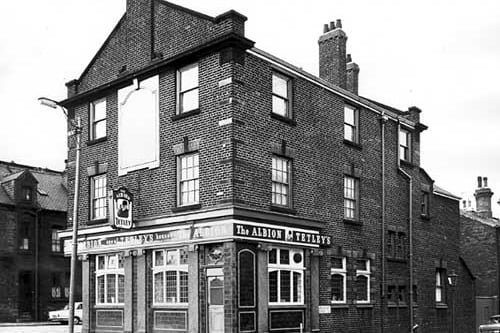 The Albion pub on Armley Road in October 1963. On the right is Arkwright Street. On the left is Brunel Street.