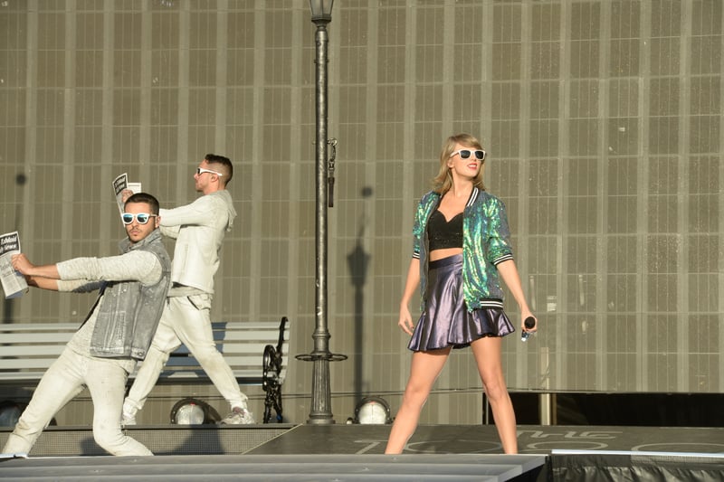 During the show, the hitmaker was joined by a number of her friends on stage, including Gigi Hadid and Cara Delevingne.