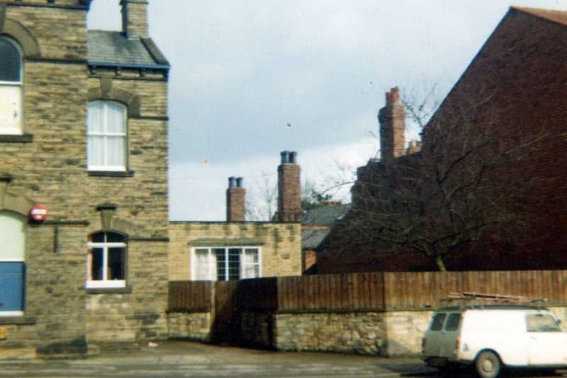 Buildings on the High Street can be seen on the left and the gable end of no 181, a post office, can be seen on the right. Pictured in September 1980.