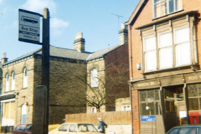 The High Street in September 1980. No 181, a post office, can be seen on the right; it has a red post box in the front wall. No 179 can be seen to the left. A bus stop for service no 79 can be seen to the front of the picture.