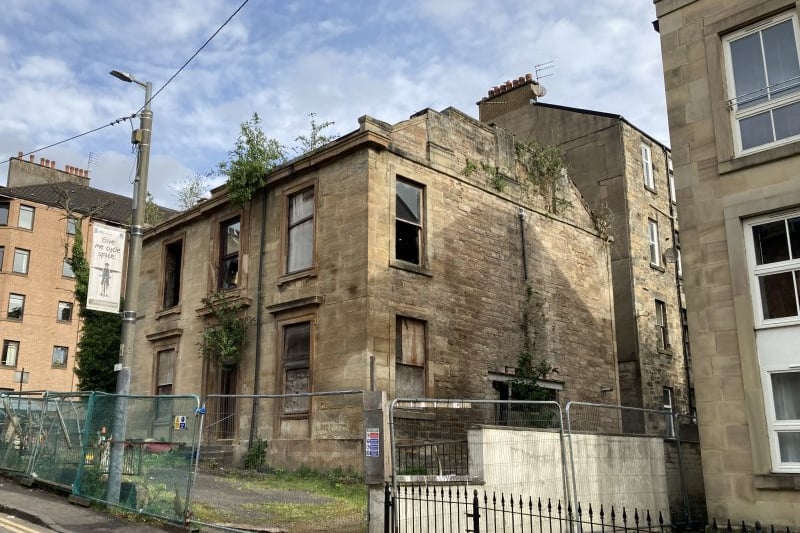 This old domicile has been rapidly deteriorating over the last few years. The listed former flats are now considered 'Ruinous' and at a high risk.
