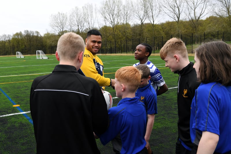 Leeds Rhinos player Sam Lisone meets pupils.