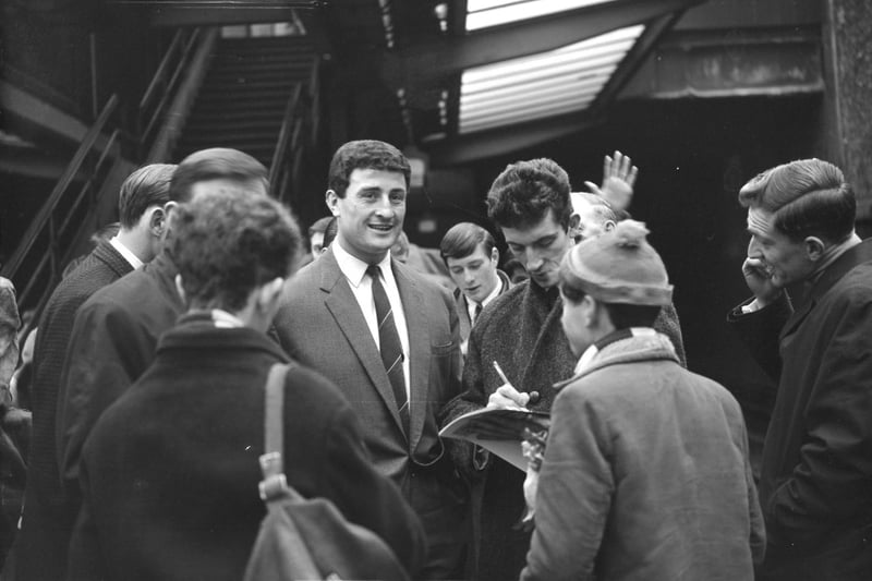 SAFC fans besieged Charlie and Jim McNab who signed autographs at Sunderland station in March 1964.