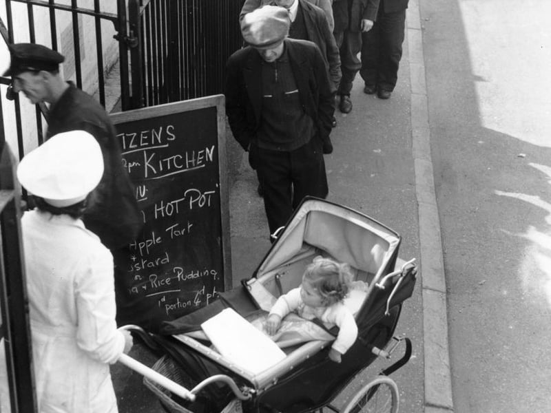 September 1940:  A queue in London at a Citizens' Kitchen, one of many National Kitchens to have been opened to serve meals to people made homeless by the heavy bombing.  (Photo by Fox Photos/Getty Images)