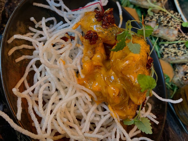 Our favourite dish of the evening was the small plate, dynamite shrimp. A crispy spiced tempura shrimp, slathered in sambal oelek aioli resting on a nest of crispy vermicelli noodles - it's one of the best presented dishes, and it tastes just as good as it looks.