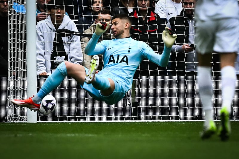 Genuinely could have dominated his area better for the two setpiece goals conceded. Weak on both occasions even if he did make a good save in the second half.