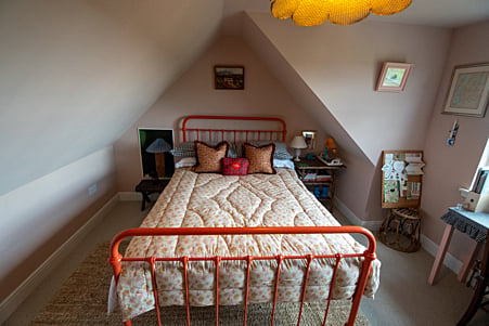 Quiney Cottage is a traditional farmhouse cottage, dating back to the 1860s. It is a postcard-perfect Scottish property bursting with personality.