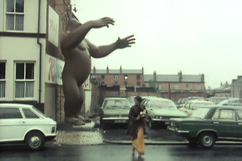 The statue was then sold to local used car dealer Mike Shanley for £3,000. He changed the name of his dealership on the Stratford Road to King Kong Car Co.
While it was there it was dressed up as Father Christmas and survived a fire in June 1974. (screenshot from Gangsters TV series in 1970s)