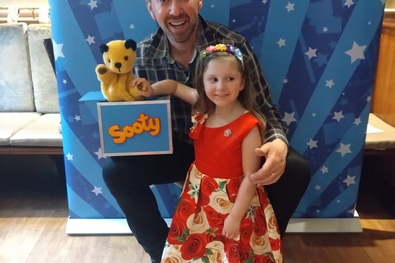 Jayde Cunliffe: "The amazing Richard and the very famous bear Sooty 💛 