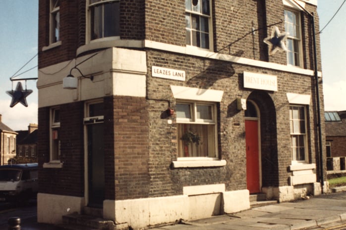  A photograph of the Trent House pub on Leazes Lane taken c. 1990s. The view is of the front and side of the pub. 