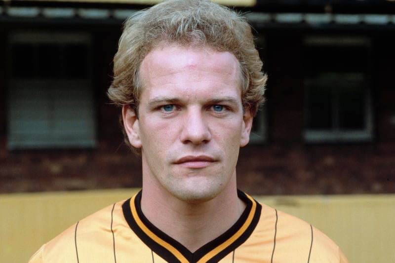 Broadcaster and former player Andy Gray grew up in Drumchapel and also attended Kingsridge Secondary School. 