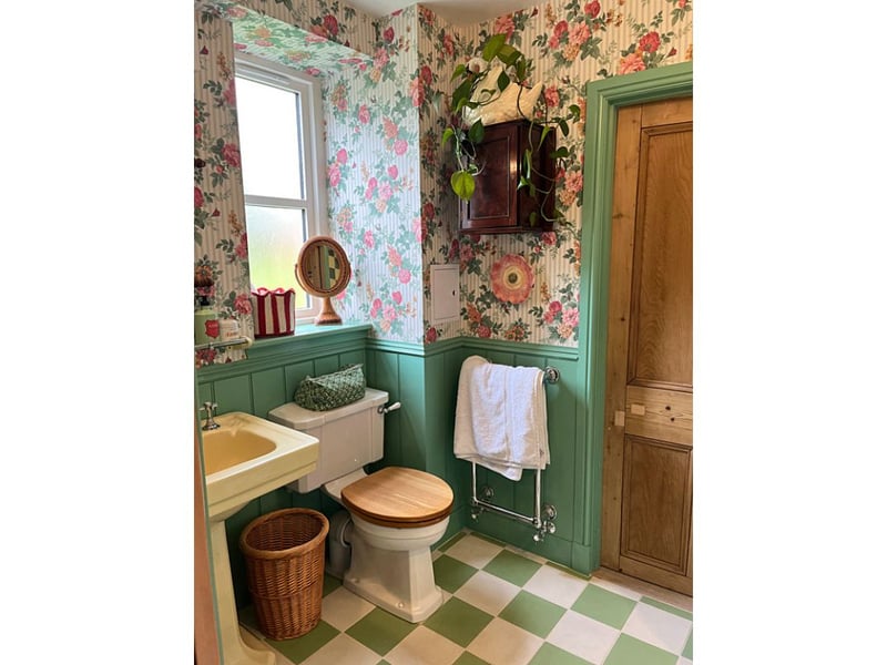 Quiney Cottage's colourful bathroom.