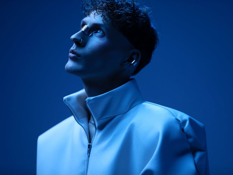 Meaning “wait” or ”hold on”, with odds of 100/1 Luktelk is Lithuanian representative Silvester Belt’s 2024 Eurovision entry.
