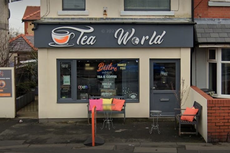 Tea World also sells coffee. On average, 52 customers rated it as 4.9/5.