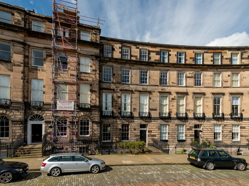 ​What is it? A beautifully-maintained five-bedroom apartment occupying the third and fourth floors of a townhouse built in the mid-19th Century.