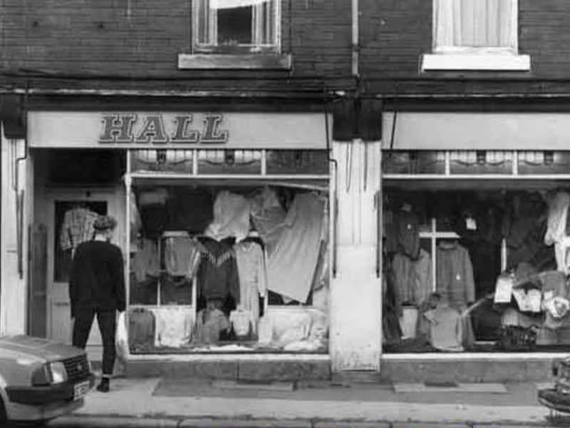 Hall Fashions, at 390/392 Sharrow Vale Road, Sheffield, in 1989
