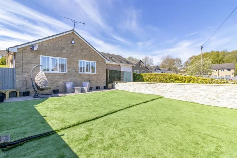 The outside garden consists mainly of artificial lawns to the front and rear.