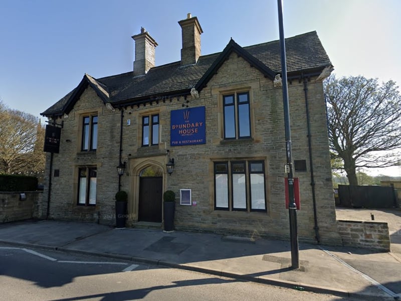 This spot is a local legend in Methley, with readers calling it "the best ever." Known for its large portions and high-quality ingredients, it’s a destination pub that draws people from all across the region for a hearty Sunday feed. 🍽️ 24 Church Side, Methley, Leeds LS26 9EE