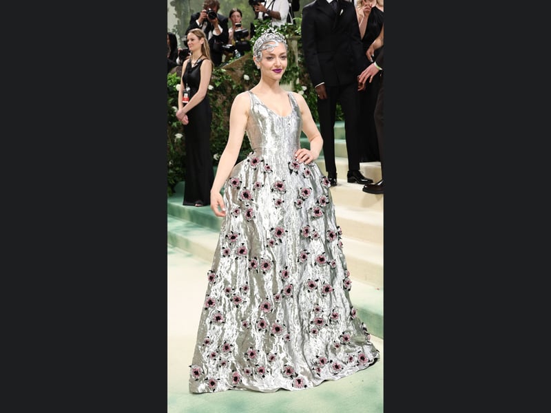 Amanda Seyfried attends The 2024 Met Gala Celebrating "Sleeping Beauties: Reawakening Fashion".
