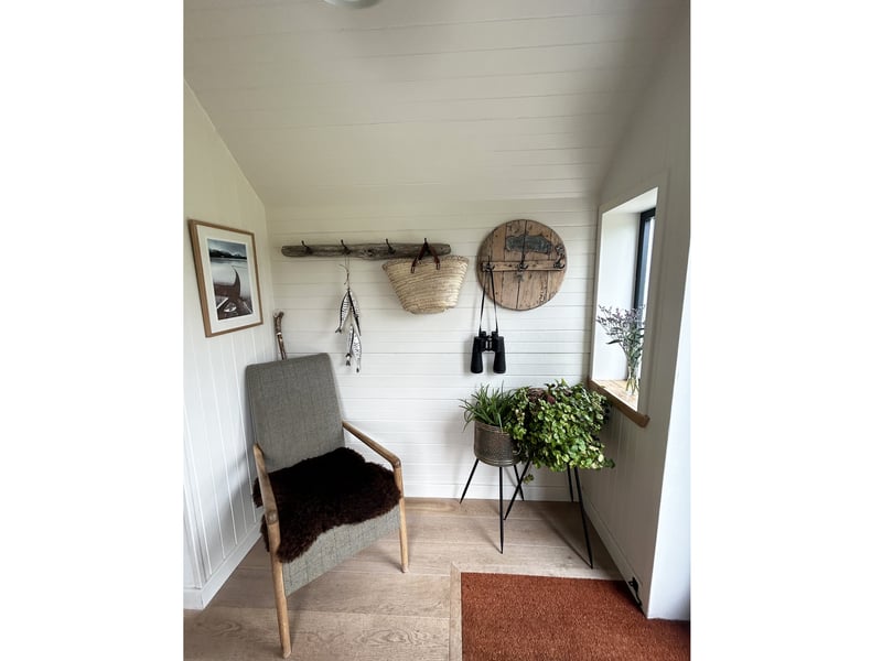 Home to Tina, Newlands Croft House had been lying empty before she lovingly restored and extended it to make the
most of the breathtaking views out to sea.