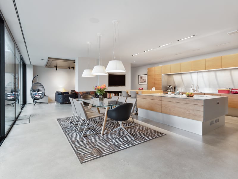 Where is it? In the exclusive environs of one of Glasgow’s most popular residential suburbs in the Southside of the city, which has links to the city centre via its train station and the M77. It is surrounded by many similar eye-catching properties.