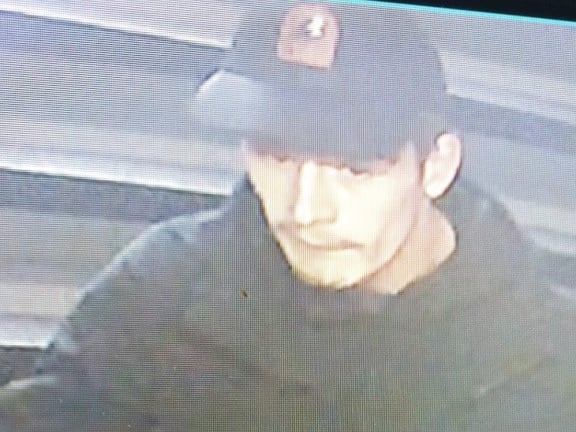 Photo LD7892 refers to a theft from a shop
