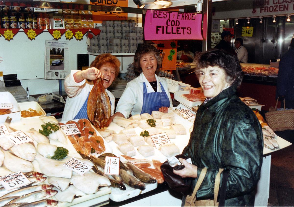 Look back at bygone era of Sheffield shopping with these memory-unlocking ...