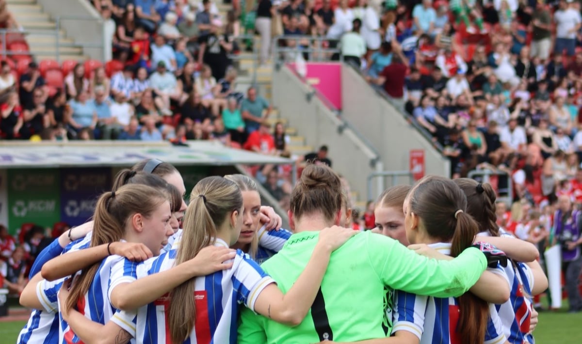 Sheffield Wednesday Ladies valiantly defeated in front of hefty crowd