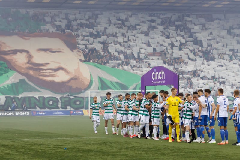Both sides paid tribute to the late Tommy Burns pre-match.