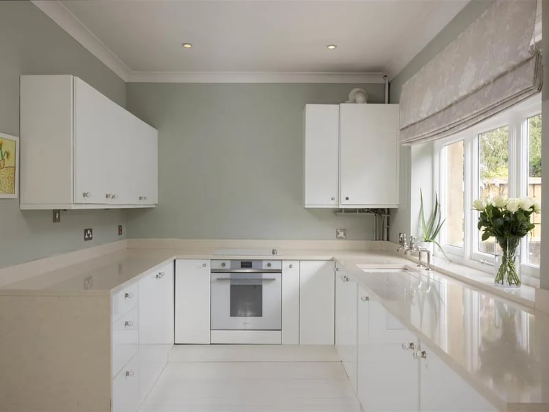 The high-spec fitted kitchen includes quartz worktops, a Smeg oven, and fitted appliances with plenty of space