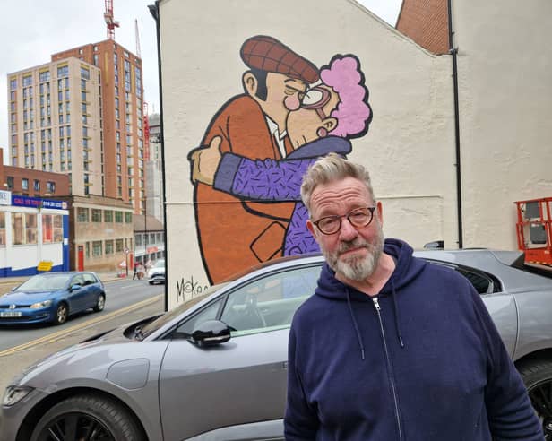 Pete McKee has repainted The Snog. The mural was briefly removed as Fagan's underwent re-rendering works.