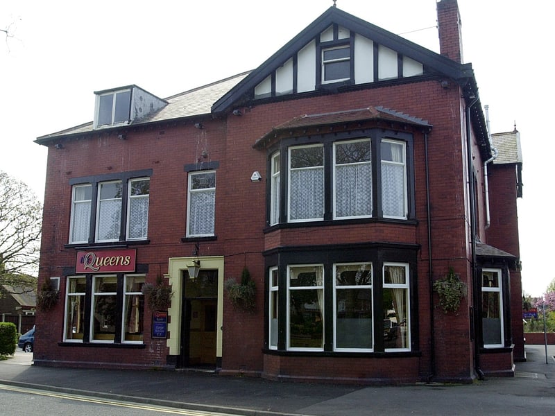 The Queens pub Lower Green Poulton