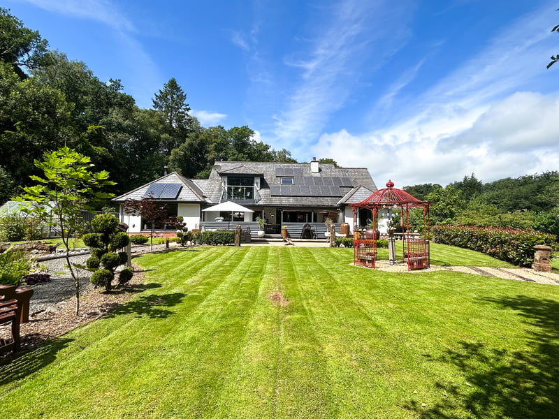 The garden and exterior of the first contender