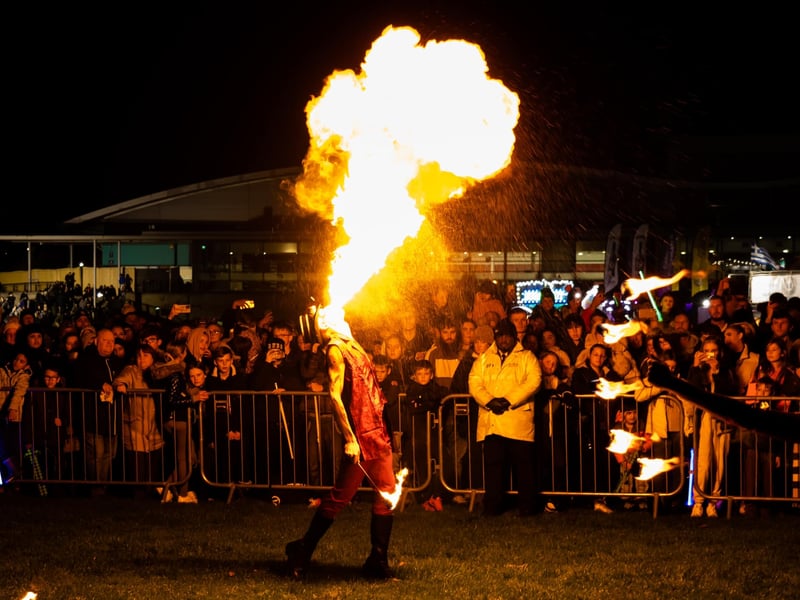 Don't miss the UK's largest touring firework spectacle, Autumn Lights Fireworks at Don Valley Bowl! This mega-event features two spectacular firework displays choreographed to music, live entertainment from CBBC legends and tribute acts, a family funfair, and a delicious street food village. 📍 Don Valley Bowl, Sheffield, S9 2DF