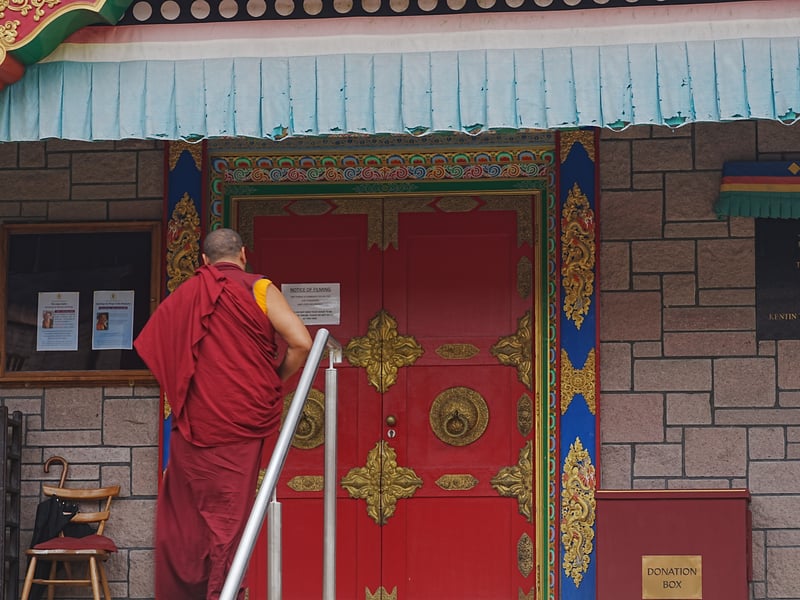 There is a range of different retreat options at Samye Ling. There are week-long retreats at the monastery's Purelands Retreat Centre, which is half a mile from Samye Ling. These are guided retreats with a balanced daily programme of meditation and teaching sessions. For those wishing to engage in a longer period of retreat, there is the annual Winter Retreat on Holy Isle, where Samye Ling has a centre, or a traditional four-year retreat.