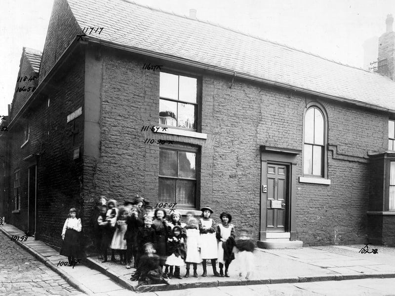 Rookes Fold, off East Street, showing the property of Dr. Benjamin Heald. Children are posed in front of the house. Pictured in September 1903.