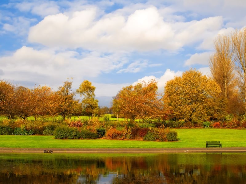 Located in Dennistoun, just to the east of Glasgow city centre, Alexandra Park offers views over Ben Lomond from its highest point - a decent climb from the main park gates and two ponds. There's also a nine-hole golf course in the park, which is home to the 40-foot Saracen Fountain - gifted to the city after the 1901 International Exhibition.