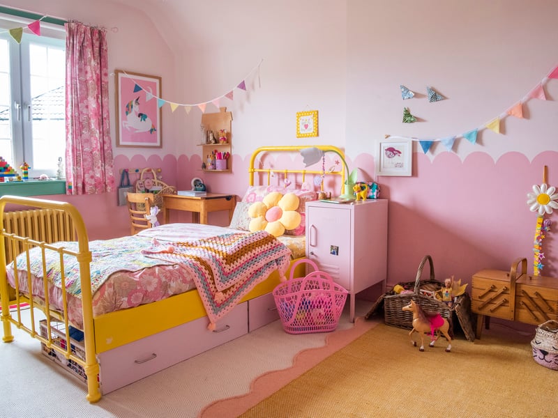 Furniture choices are mostly vintage and second-hand finds while pink – Heather’s favourite colour – is featured in every
room.