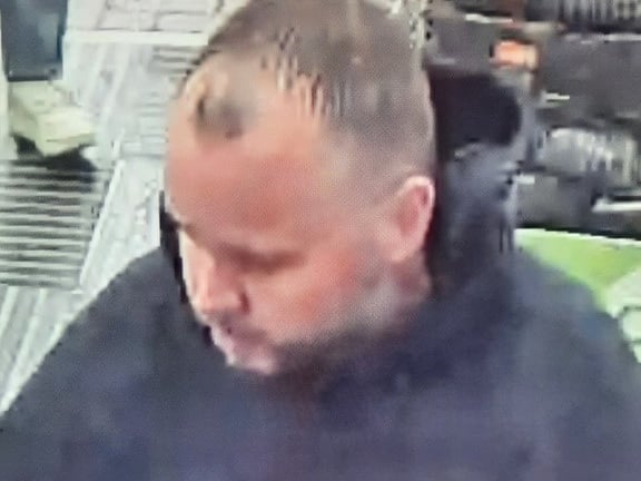 Photo LD8096 refers to a theft from a shop