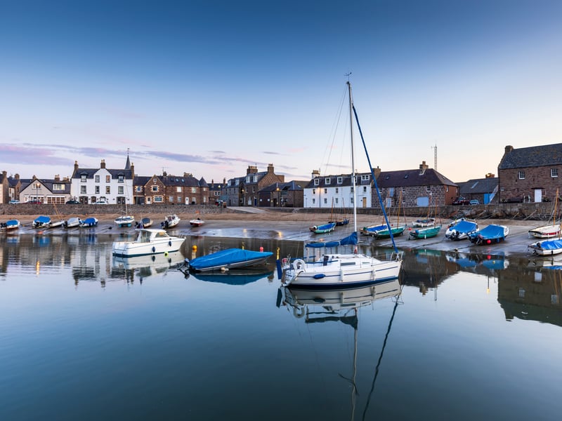 Another seaside town, Stonehaven is located in Aberdeenshire. It is known for its busy working harbour, the Stonehaven Tolbooth Museum and Dunnottar Castle. In addition, it is home to one of Scotland’s best fish and chip shops.